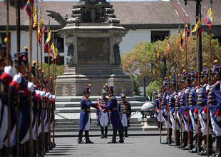 Cambio De Guardia Conmemoro 204 Anos Del Primer Grito De La