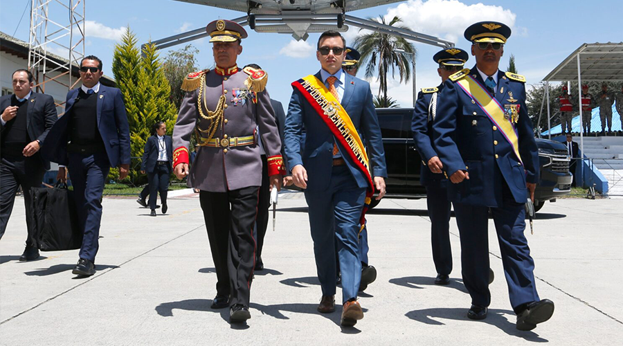 EL PRESIDENTE NOBOA DA LA BIENVENIDA A NUEVOS UNIFORMADOS EN EL MARCO DE LOS 104 AÑOS DE CREACIÓN DE LA AVIACIÓN NACIONAL